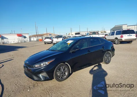 2022 Kia Forte Lxs z USA, uszkodzony, nr VIN 3KPF24AD9NE474511